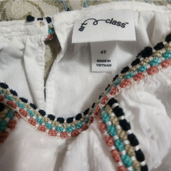 Girl's 4-5 Years Lot of 8 Pieces 2 Skirts, 2 T-shirts, 2 Shirts ,Pants, Hat - Picture 9 of 16